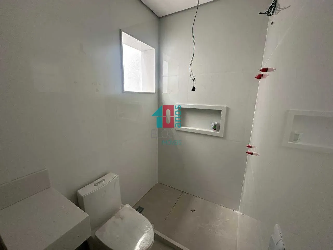 Casa com 5 suítes, 8 banheiros e 3 vagas para reformar — photo 32