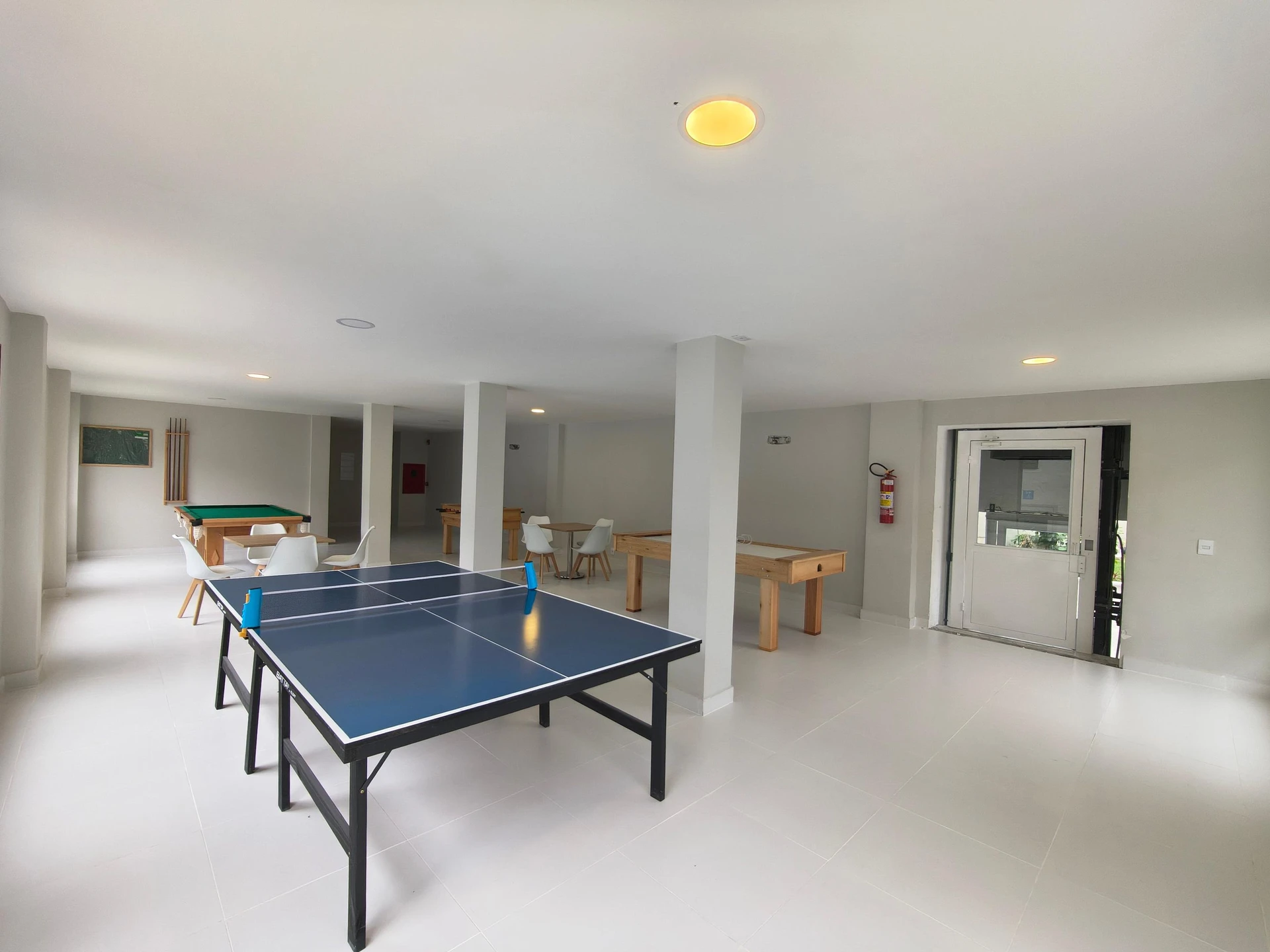 Apartamento mobiliado com 2 quartos, 1 banheiro e varanda — photo 62