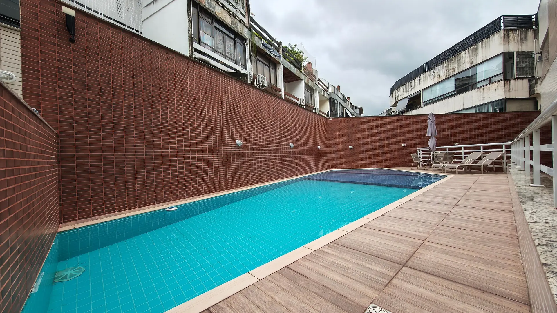 Furnished apartment, 160 m², with a glass-enclosed balcony — photo 48
