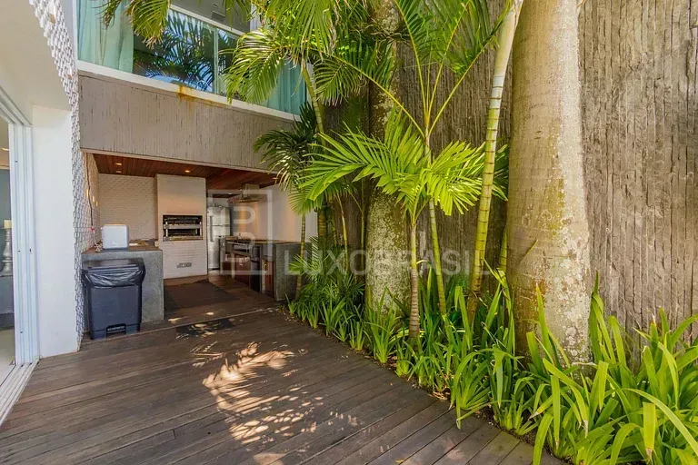 Furnished house with 5 bedrooms and an open-plan kitchen — photo 3