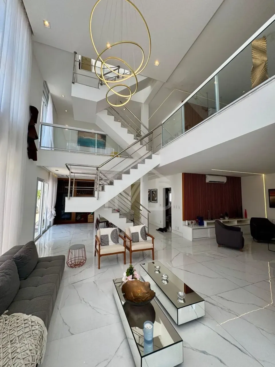 Furnished house with 4 bedrooms and 500 m² and 5 parking — photo 4
