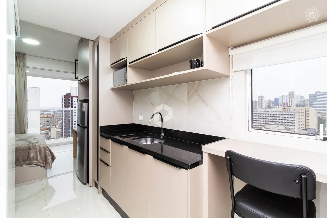 Furnished 1-bedroom apartment with enclosed balcony — photo 7