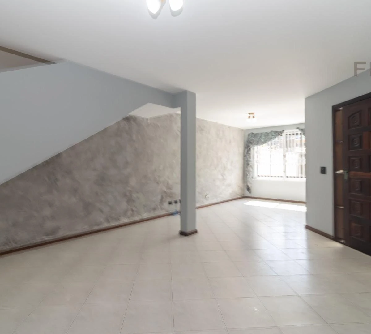 4-bedroom house with a bathtub in Curitiba — photo 19