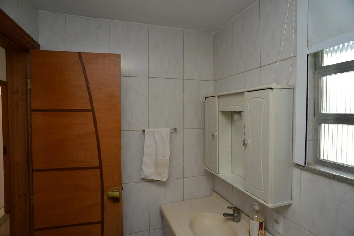 Rental apartment with 3 bedrooms and a balcony — photo 32