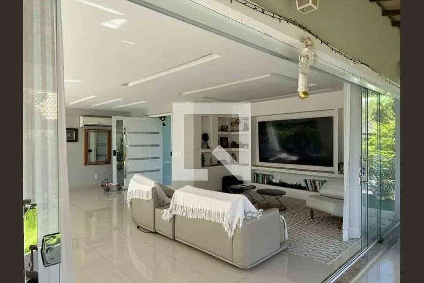 Floor-to-ceiling windows in a 6-bedroom house, 290 m² — photo 11