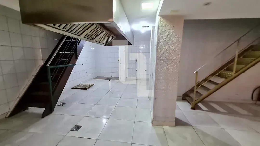 Casa sem mobília com 4 quartos e 4 banheiros — photo 2