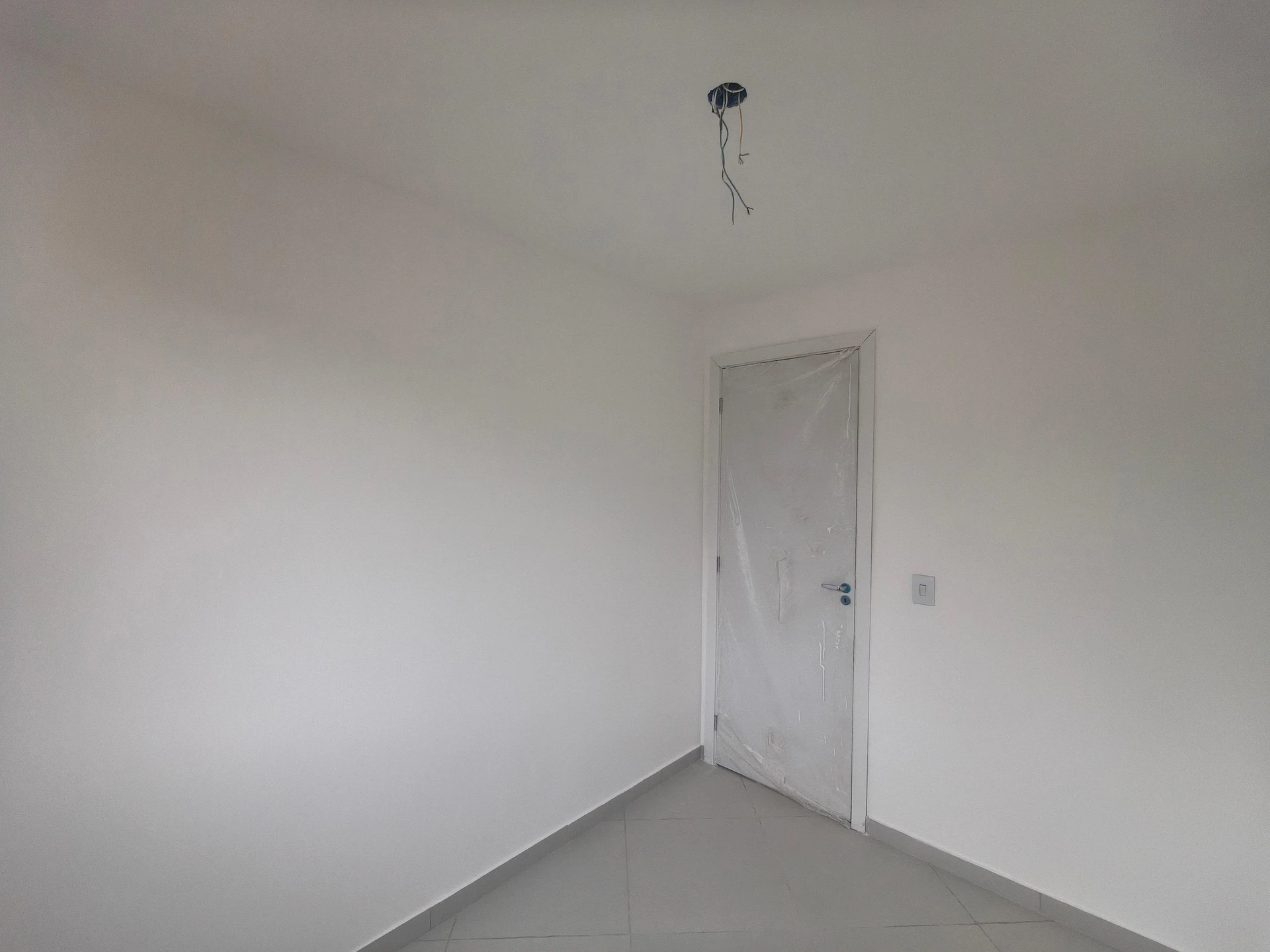 2-bedroom apartment with balcony and glass-enclosed shower — photo 22