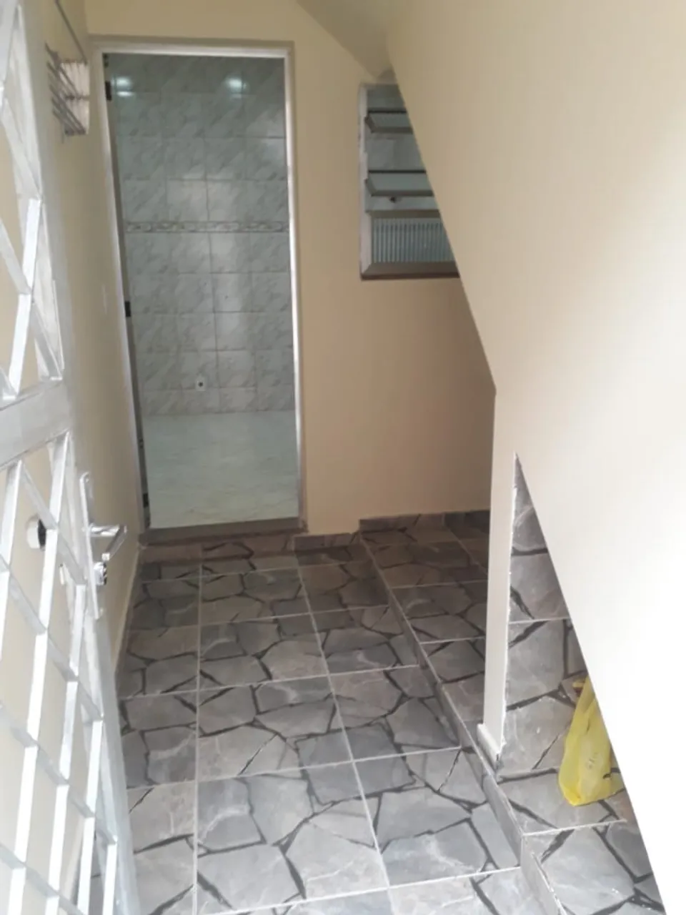 House with 2 bedrooms and 1 bathroom, no parking space — photo 9