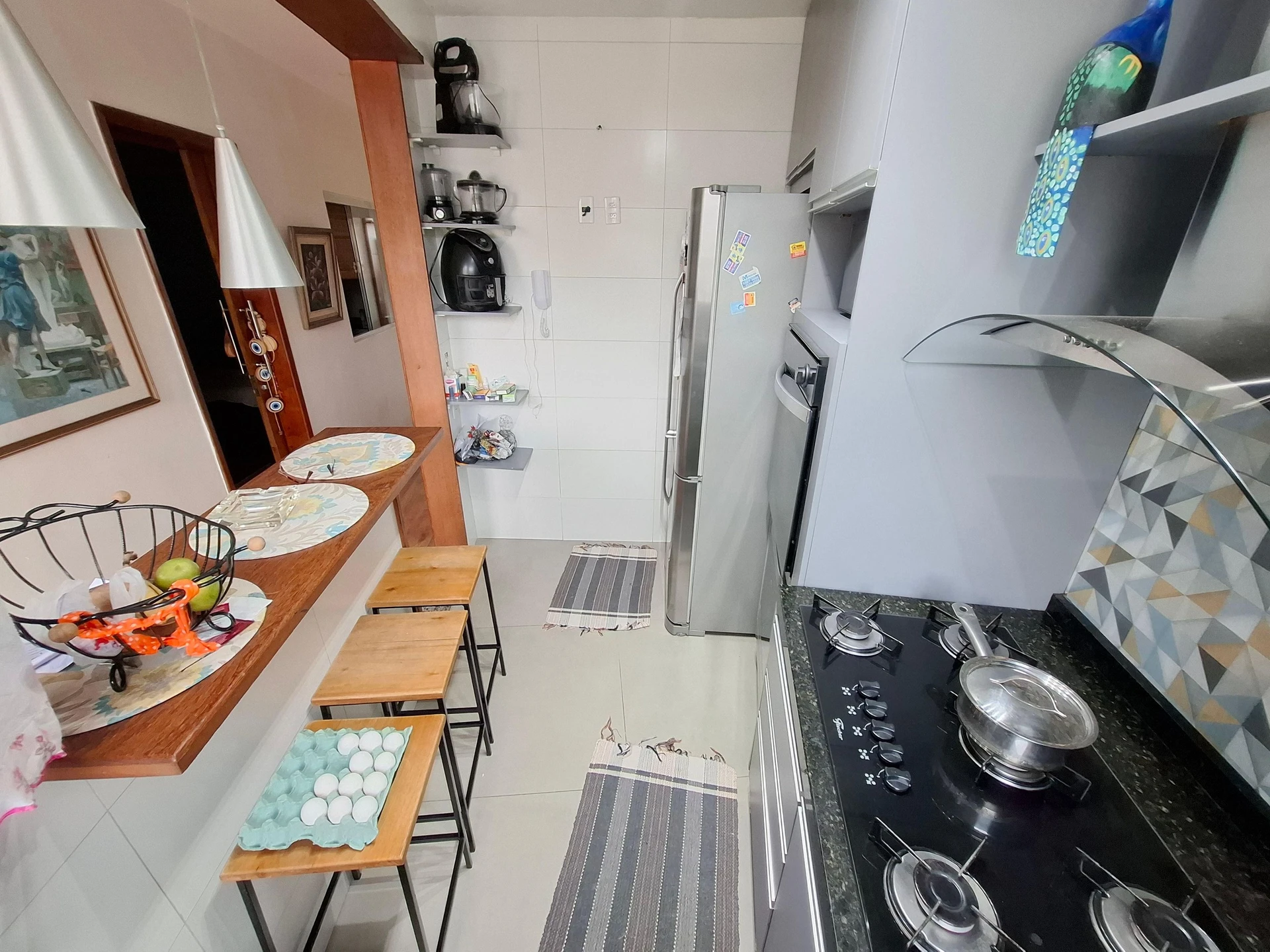 Balcony with a grill in a 2-bedroom apartment, 90 m² — photo 28