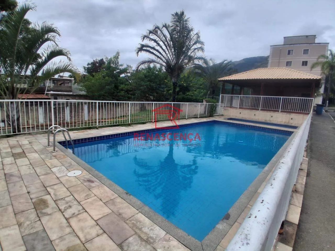 Apartamento de 2 quartos em condomínio com piscina — photo 5