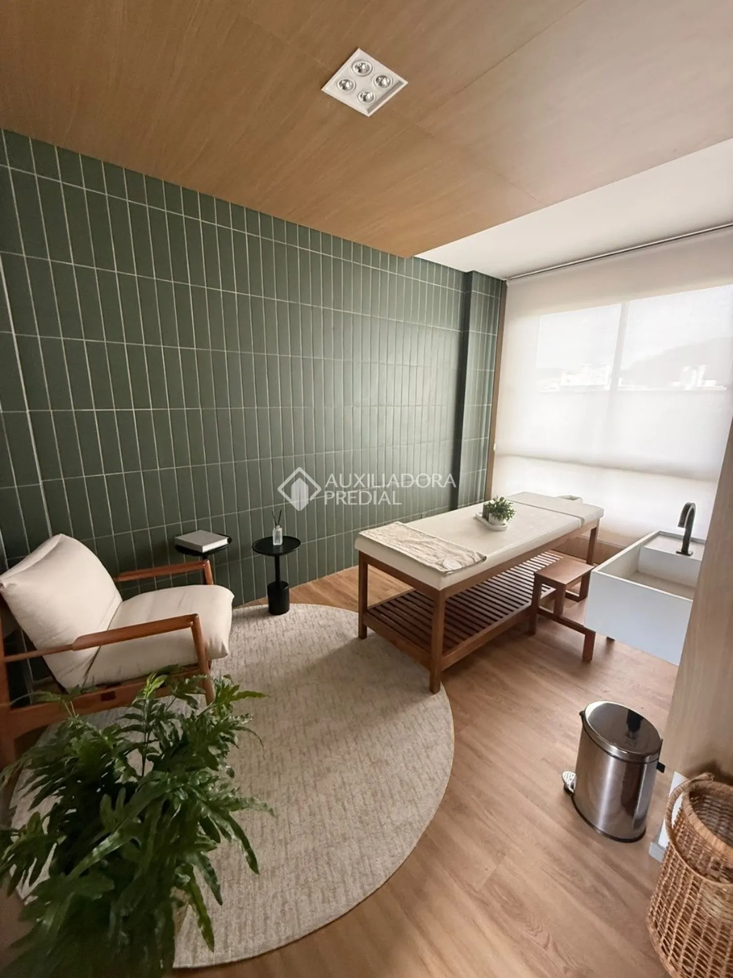 2-bedroom apartment in a building with a gym — photo 31