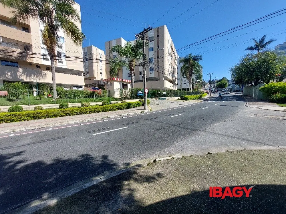 Apartamento amueblado con 3 dormitorios, 117 m² y 2 baños — photo 33