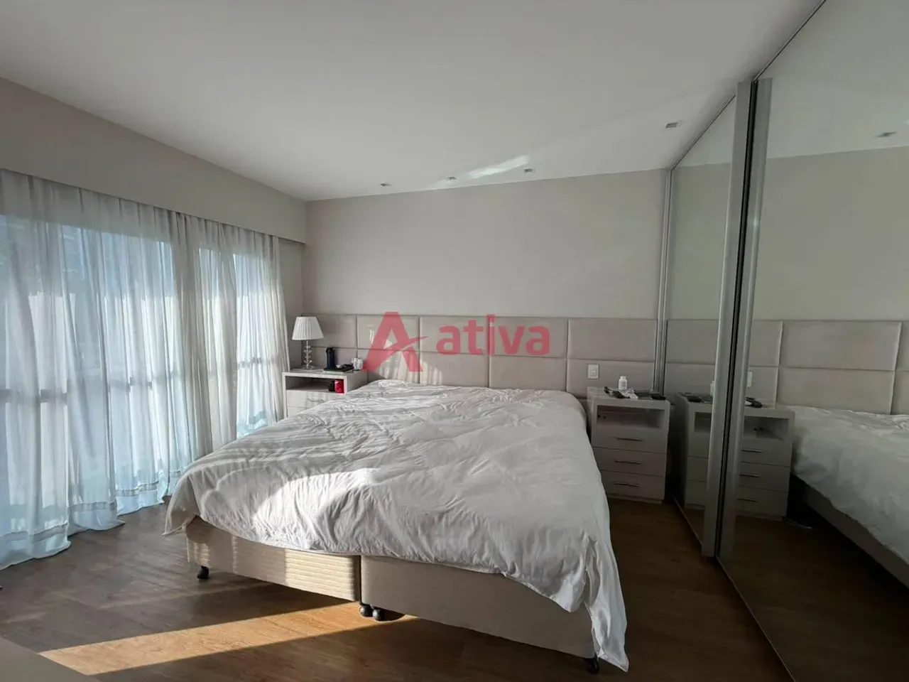Furnished apartment with 4 bedrooms and an open-plan kitchen — photo 18