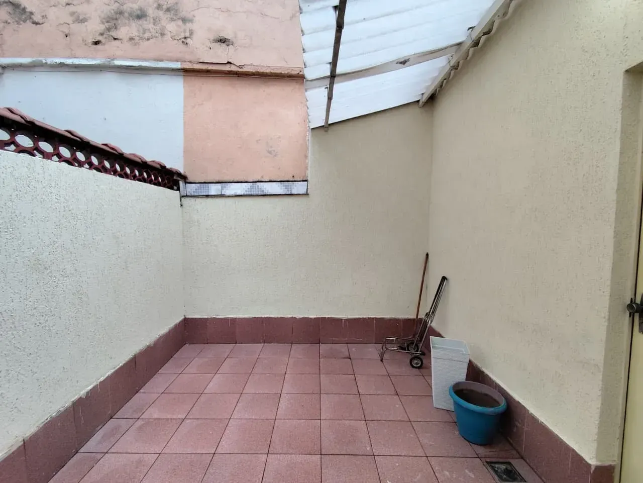 Unfurnished house with 2 bedrooms and a terrace — photo 17