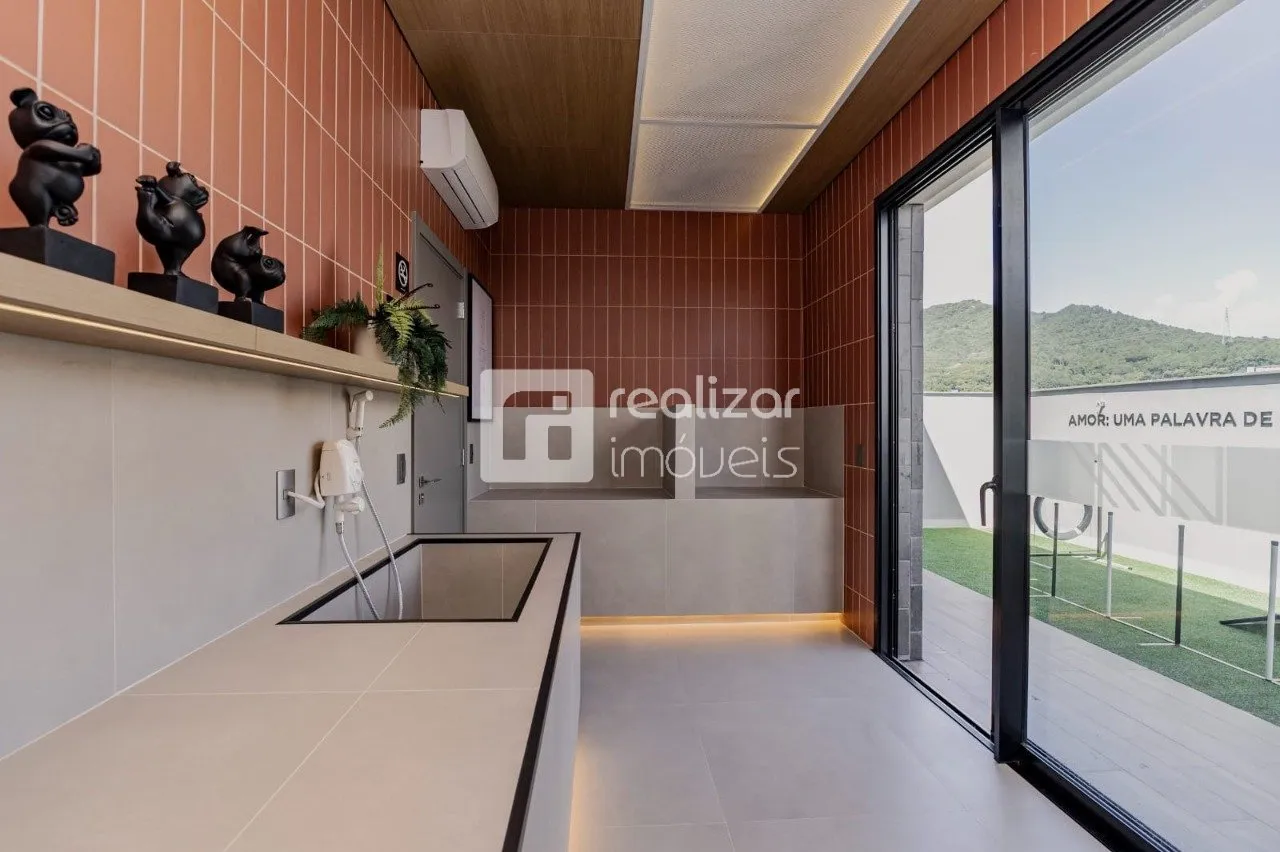 Glass-enclosed balcony in a 2-bedroom apartment, 70 m² — photo 8