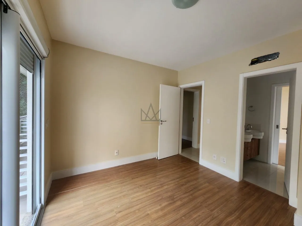 Departamento con ventanales de piso a techo en Florianópolis — photo 31