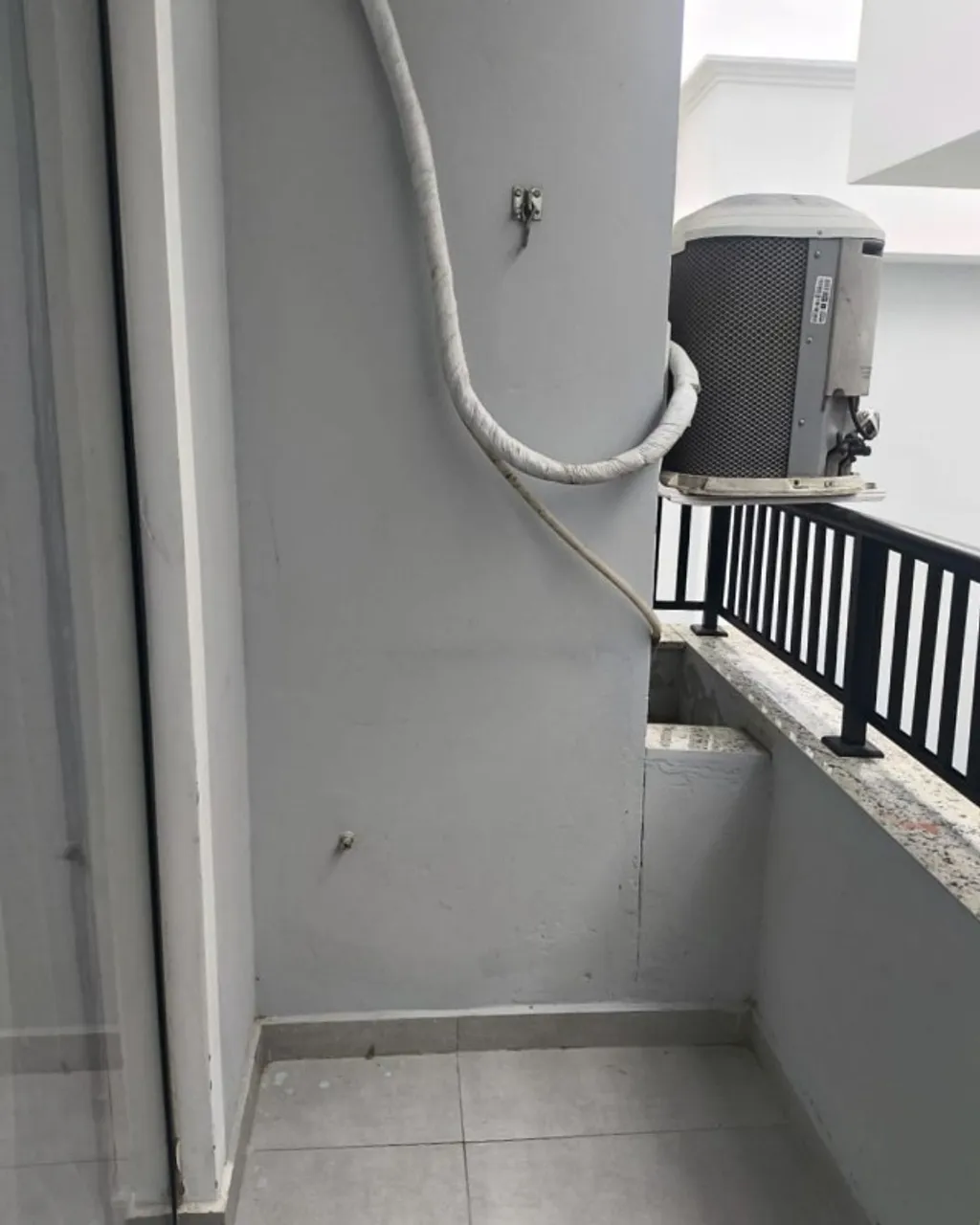 One-bedroom apartment with a washing machine — photo 6