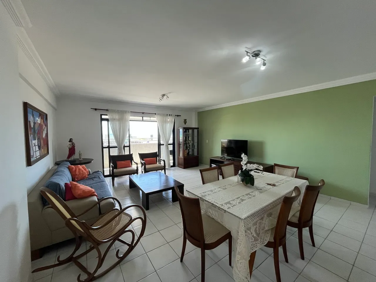 4-bedroom apartment with a bathtub in João Pessoa