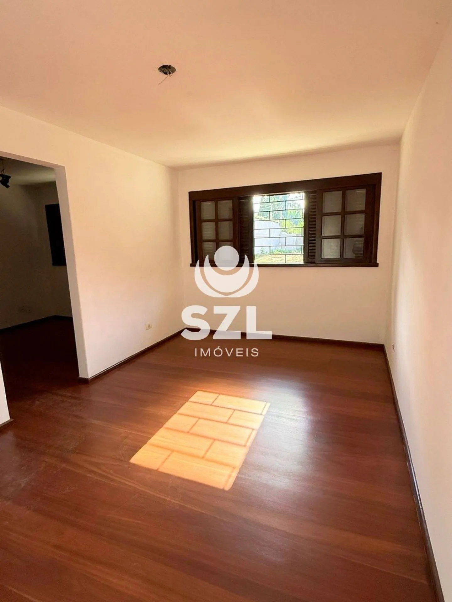 House with 5 bedrooms and 5 parking spaces — photo 22