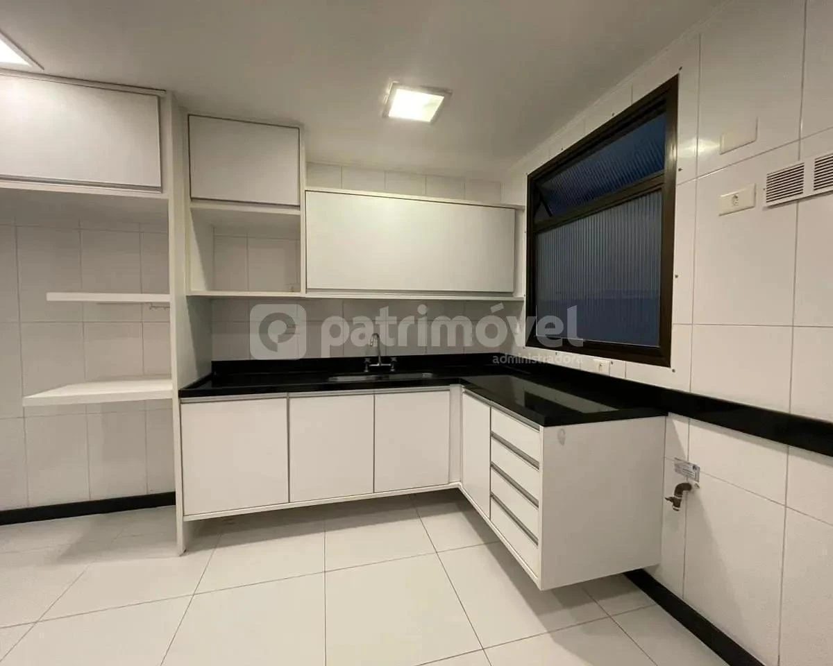 271 m² apartment with an enclosed balcony — photo 2