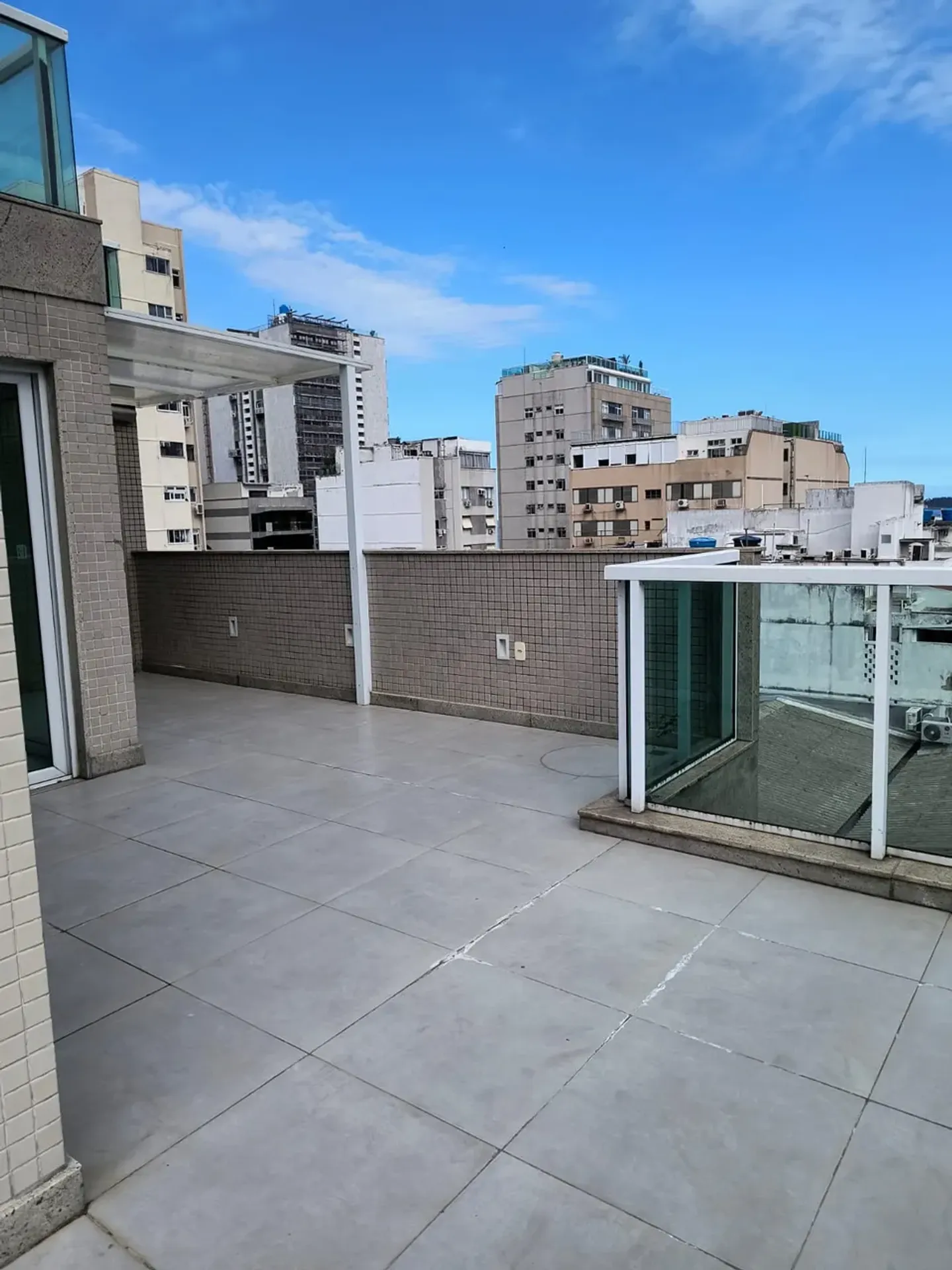 Rooftop apartment with 3 bedrooms and 1 bathroom — photo 25