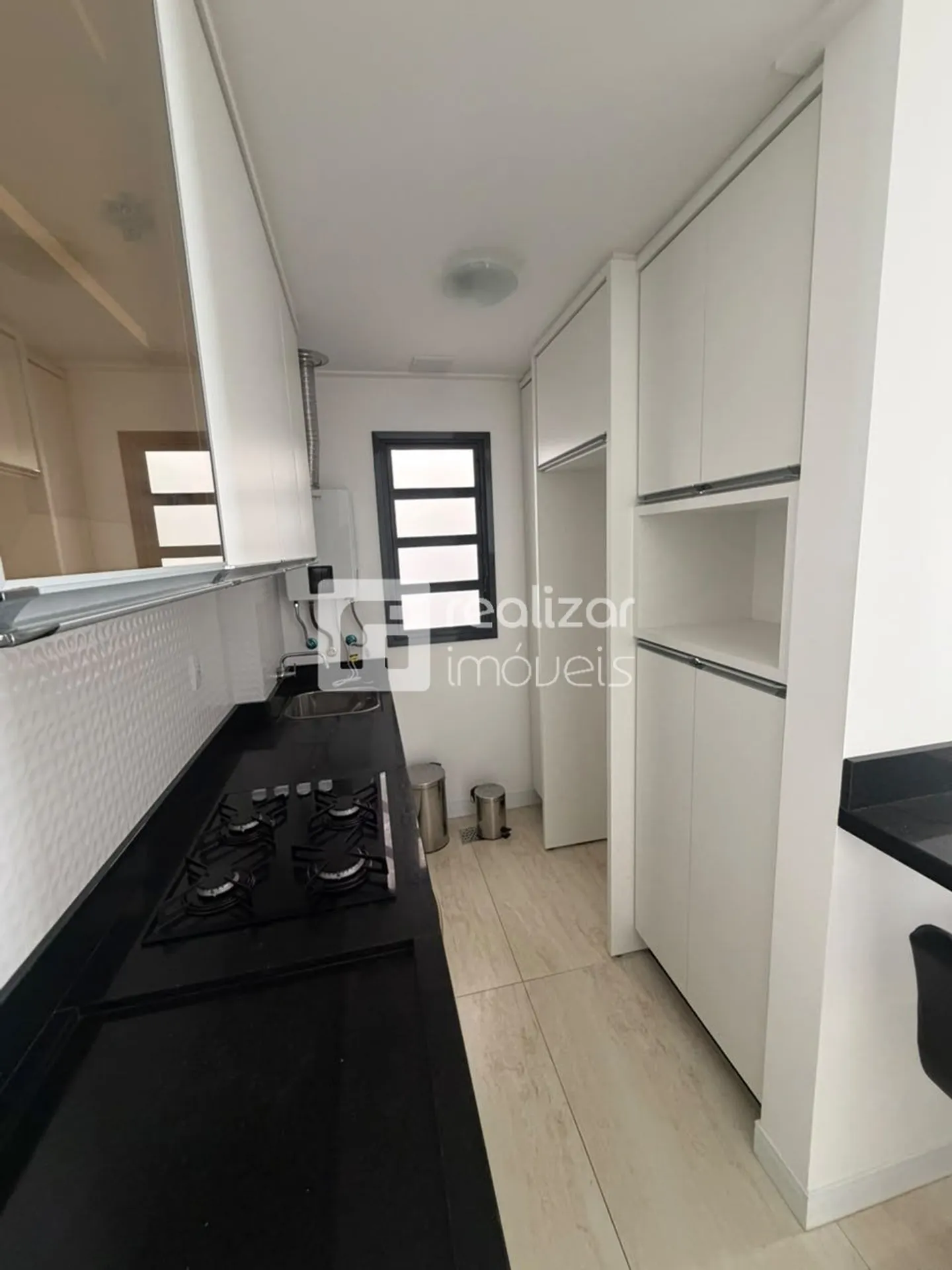 One-bedroom apartment in a building with a gym — photo 6