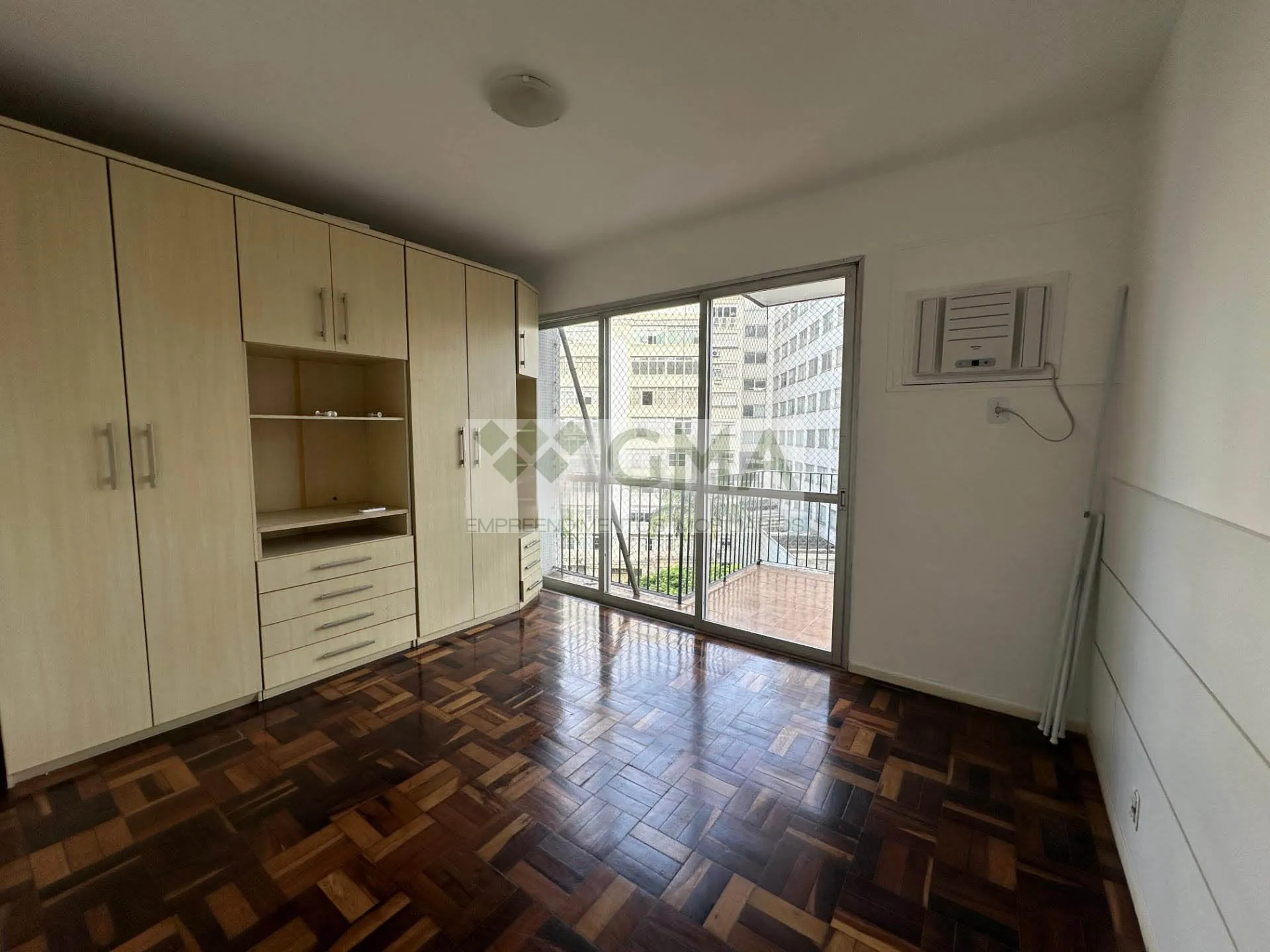 Apartment, 65 m², with wood or laminate floors — photo 3