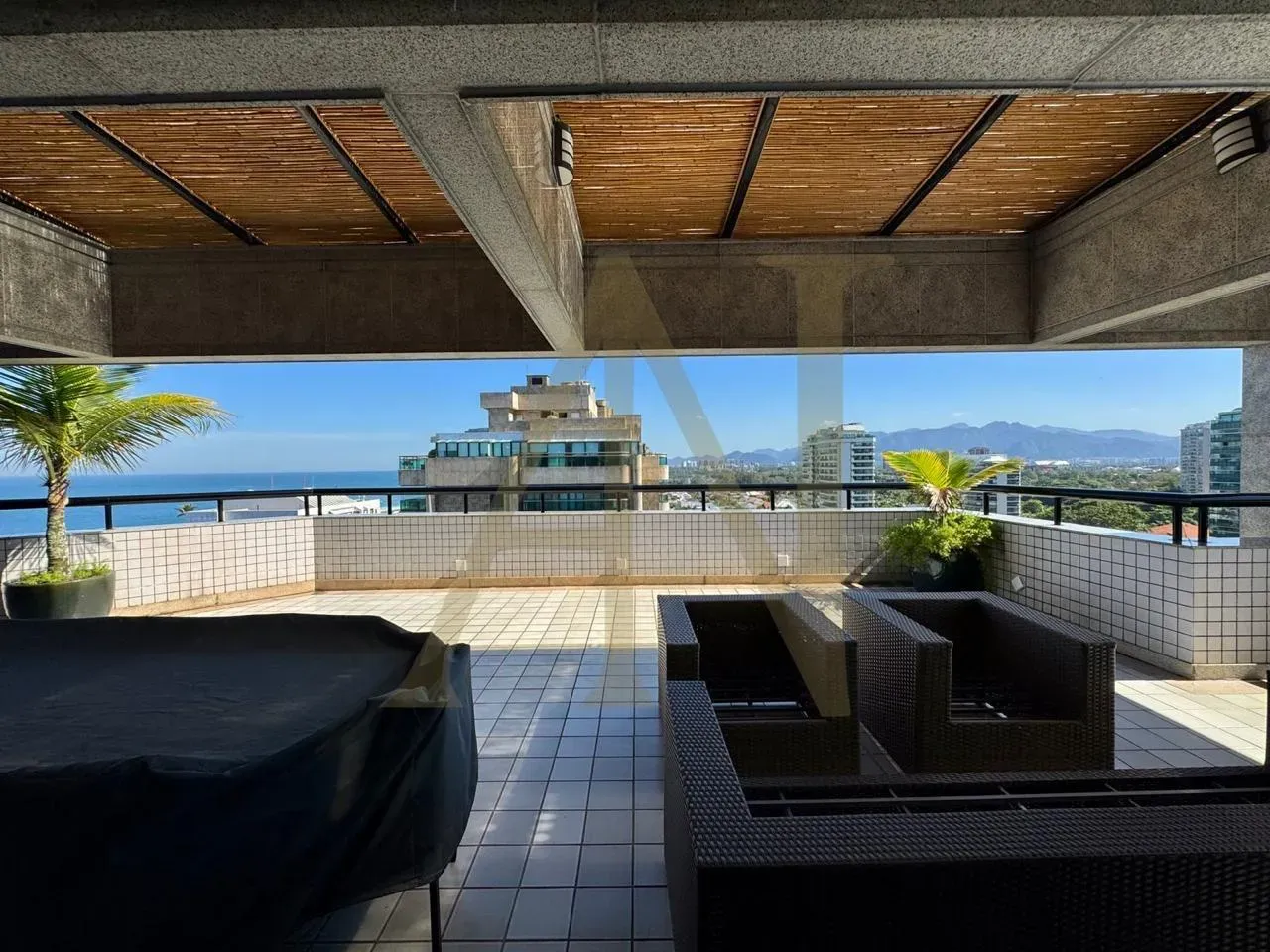 Furnished apartment with 4 bedrooms and 5 bathrooms — photo 42