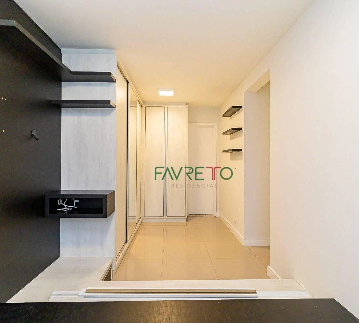 One-bedroom apartment in a building with a pool — photo 15
