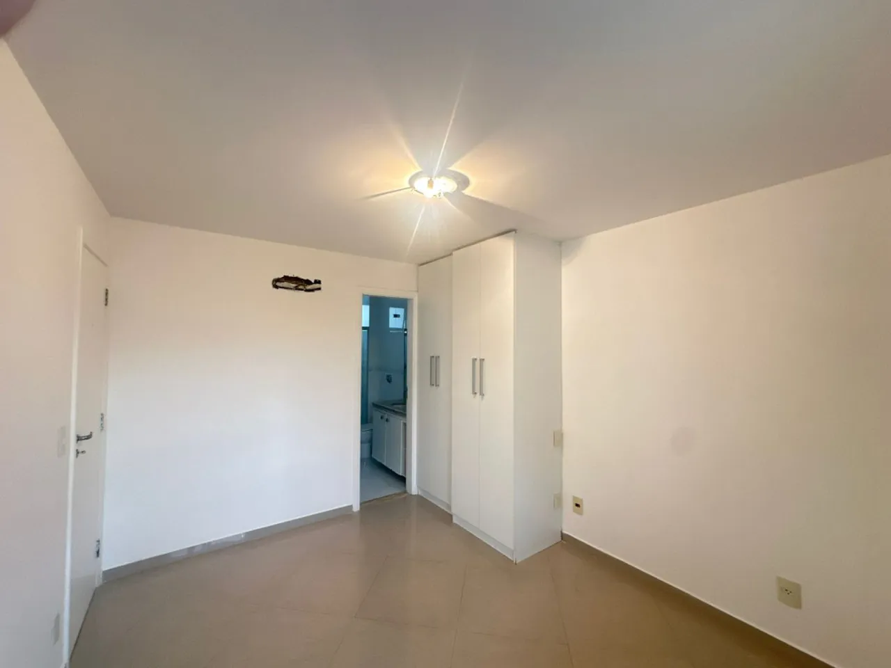 3-bedroom apartment with a separate kitchen and stove — photo 4