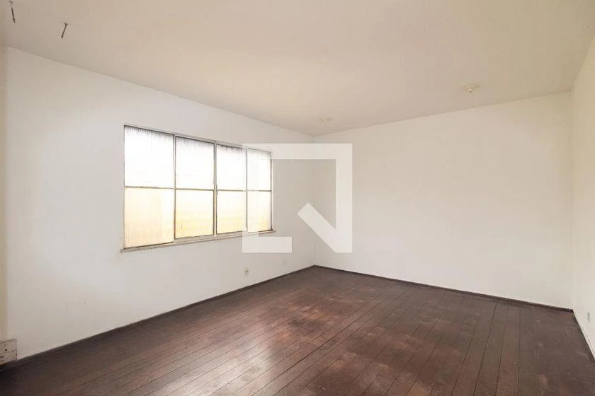House, 500 m², with wood or laminate floors — photo 28