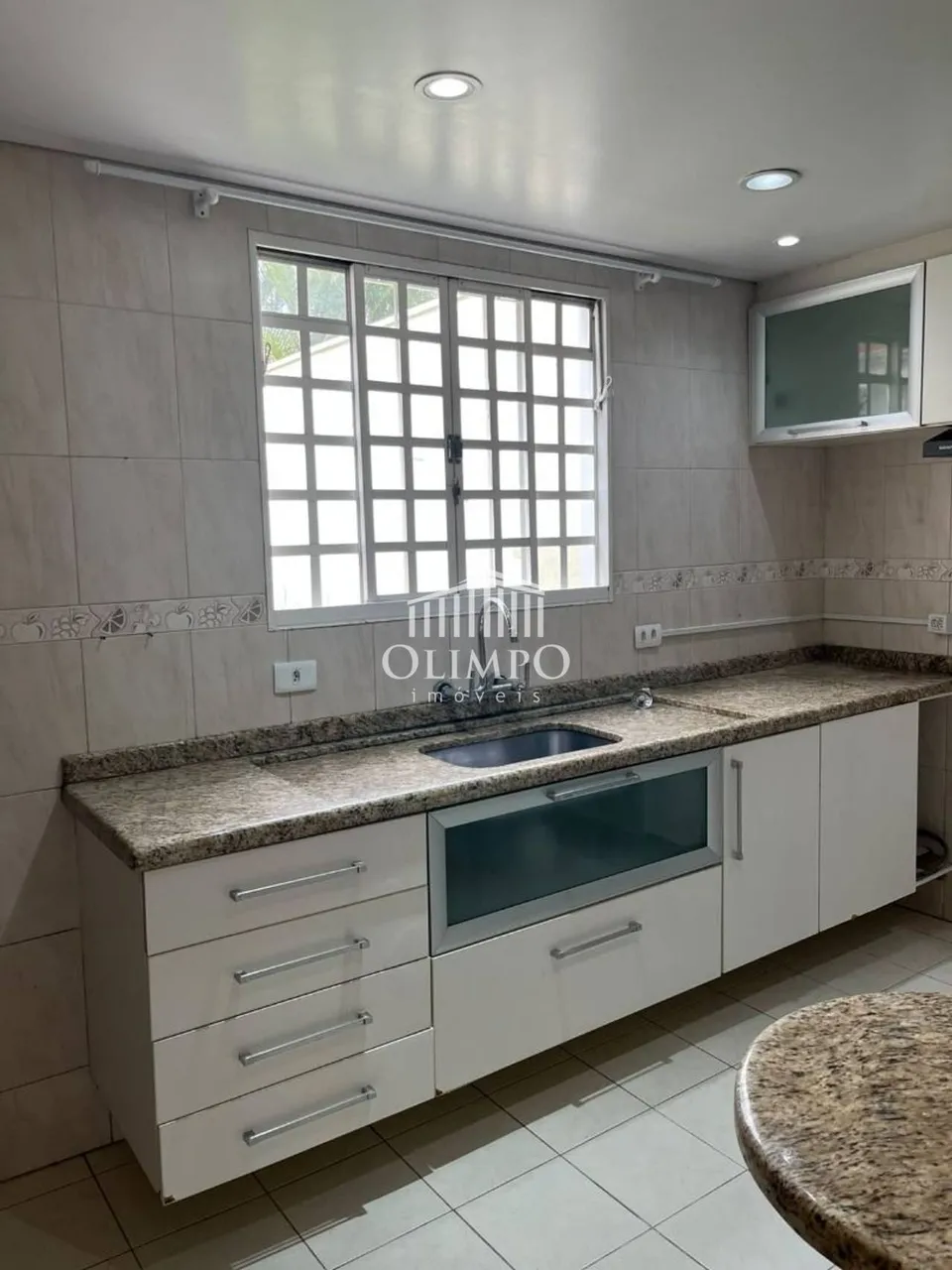 3-bedroom house with a walk-in closet in Curitiba — photo 2