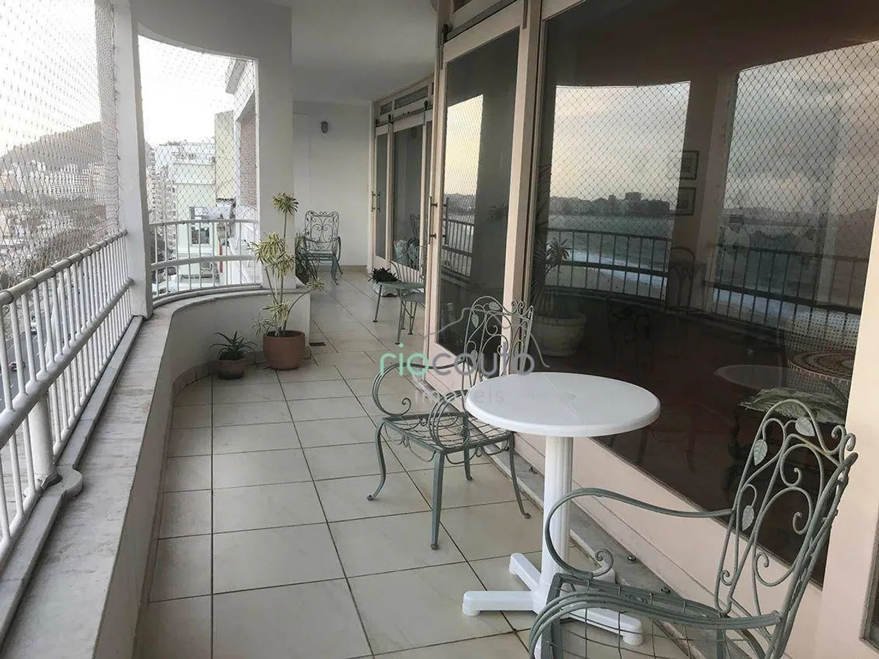 Duplex penthouse with 4 bedrooms and 4 baths, 410 m² — photo 16