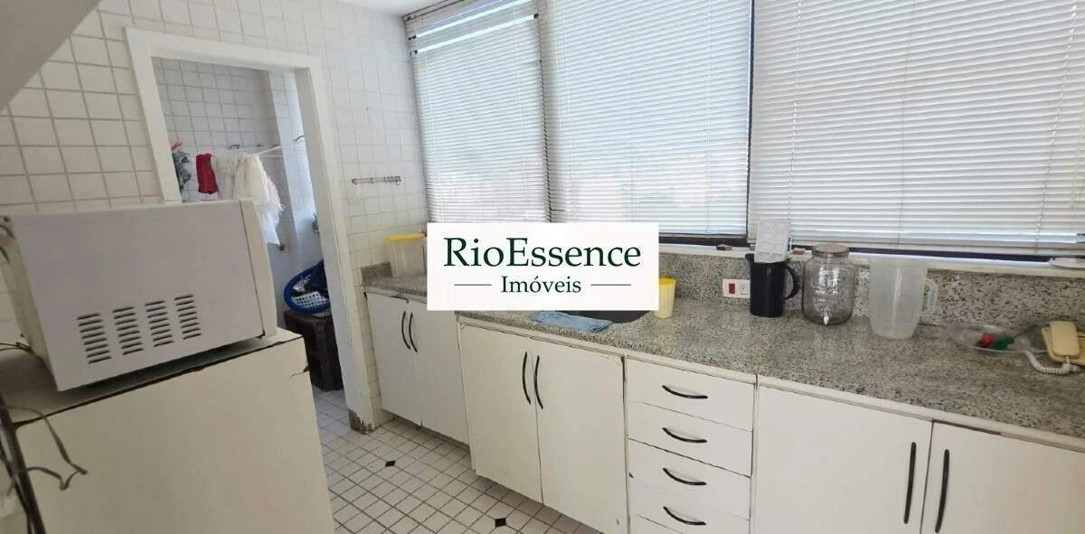 Unfurnished apartment with 3 bedrooms and an enclosed balcony — photo 25