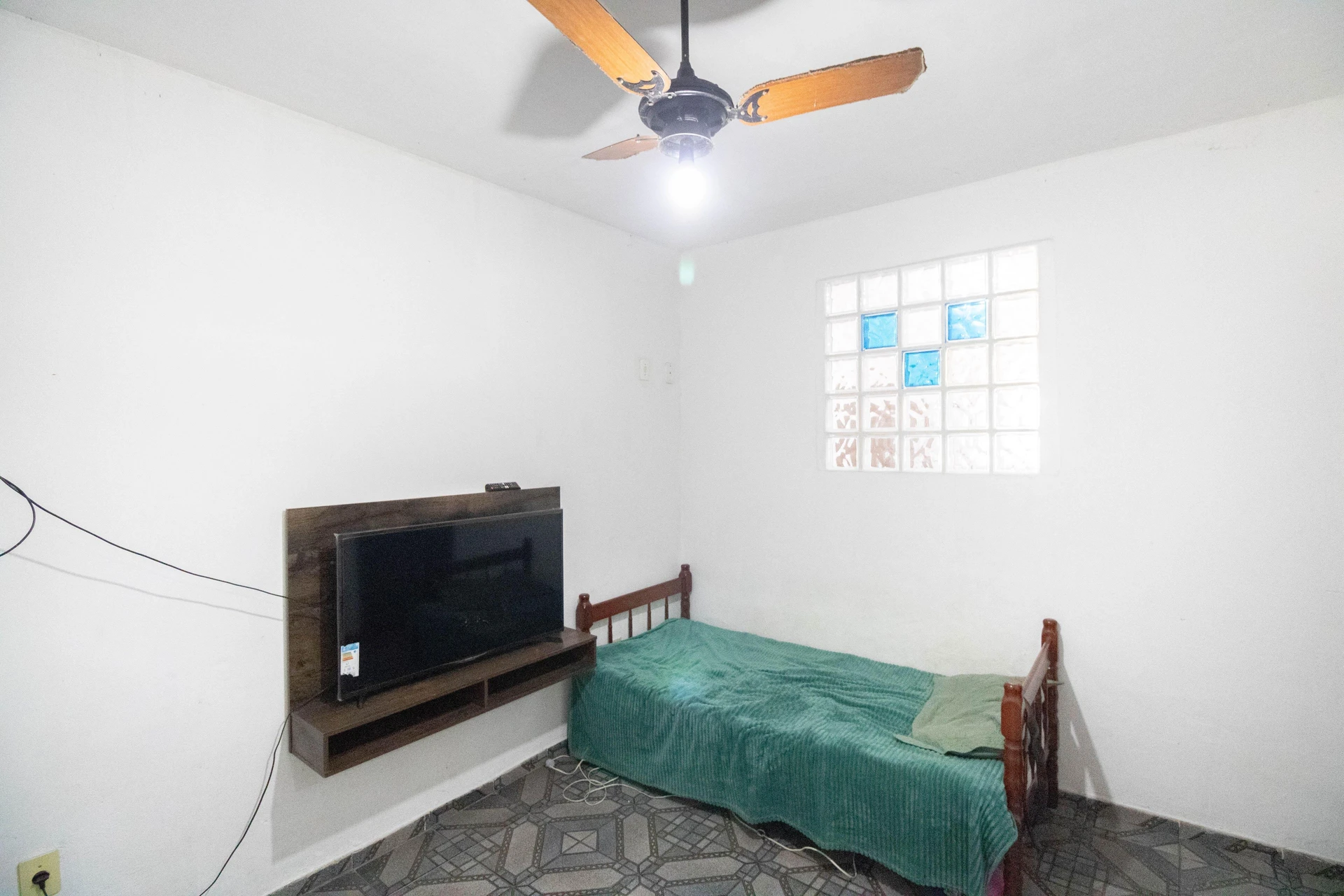 Furnished house with 2 bedrooms and 1 bathroom — photo 9