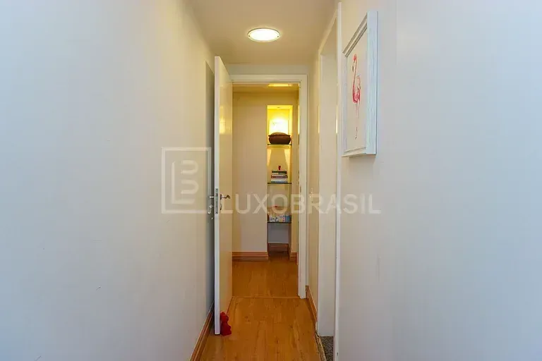 Furnished 4-bedroom apartment with 245 m² — photo 15