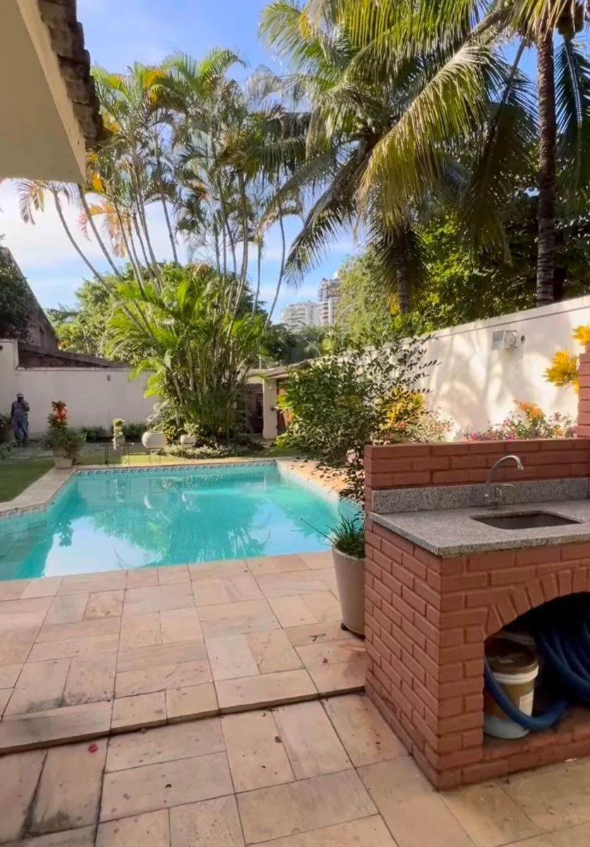600 m² house with 5 en-suite bedrooms and balcony grill — photo 12