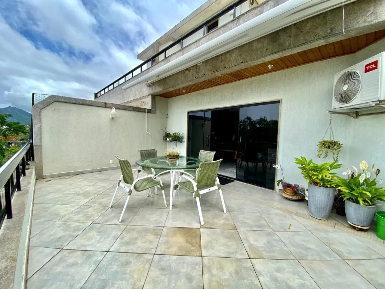 Furnished 369 m² apartment with a closed kitchen — photo 18