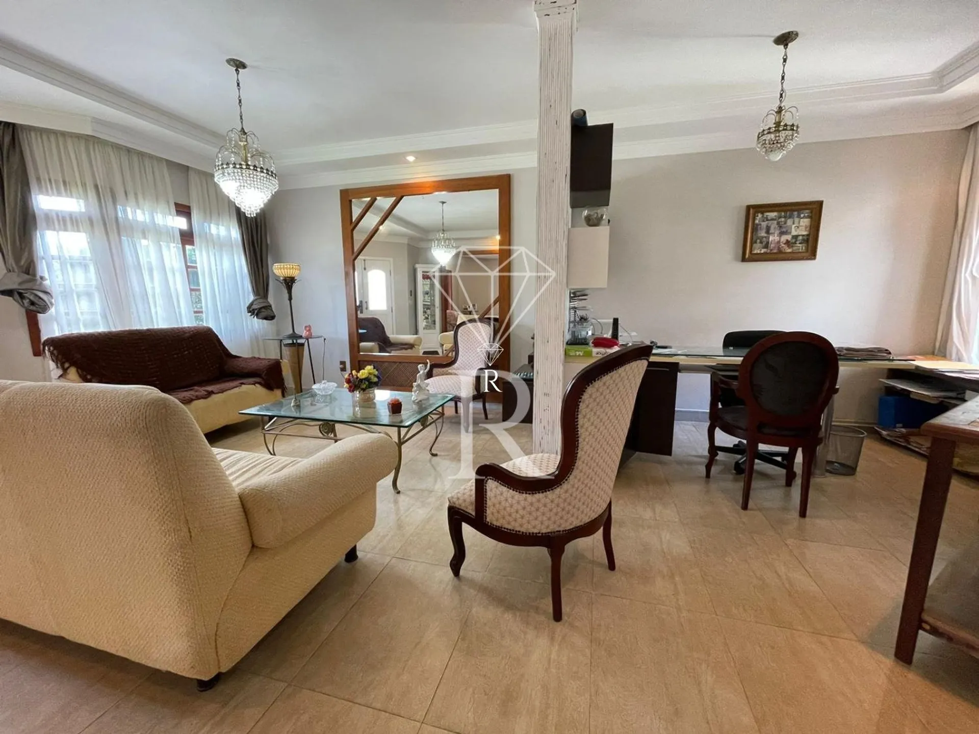 Furnished house with private garden and 5 bedrooms