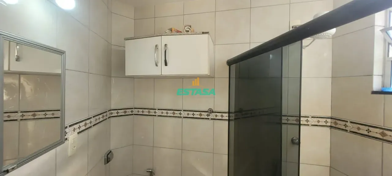 Rental apartment with 1 bedroom and a glass shower — photo 5