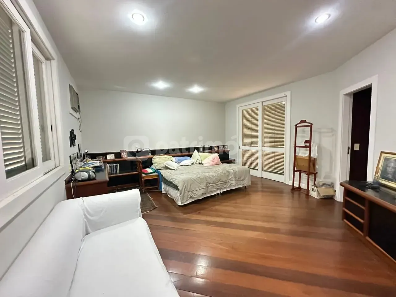 Casa sem mobília com 6 quartos e 9 banheiros — photo 38