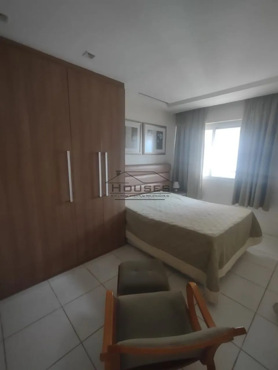 Furnished 2-bedroom apartment with window city view — photo 10