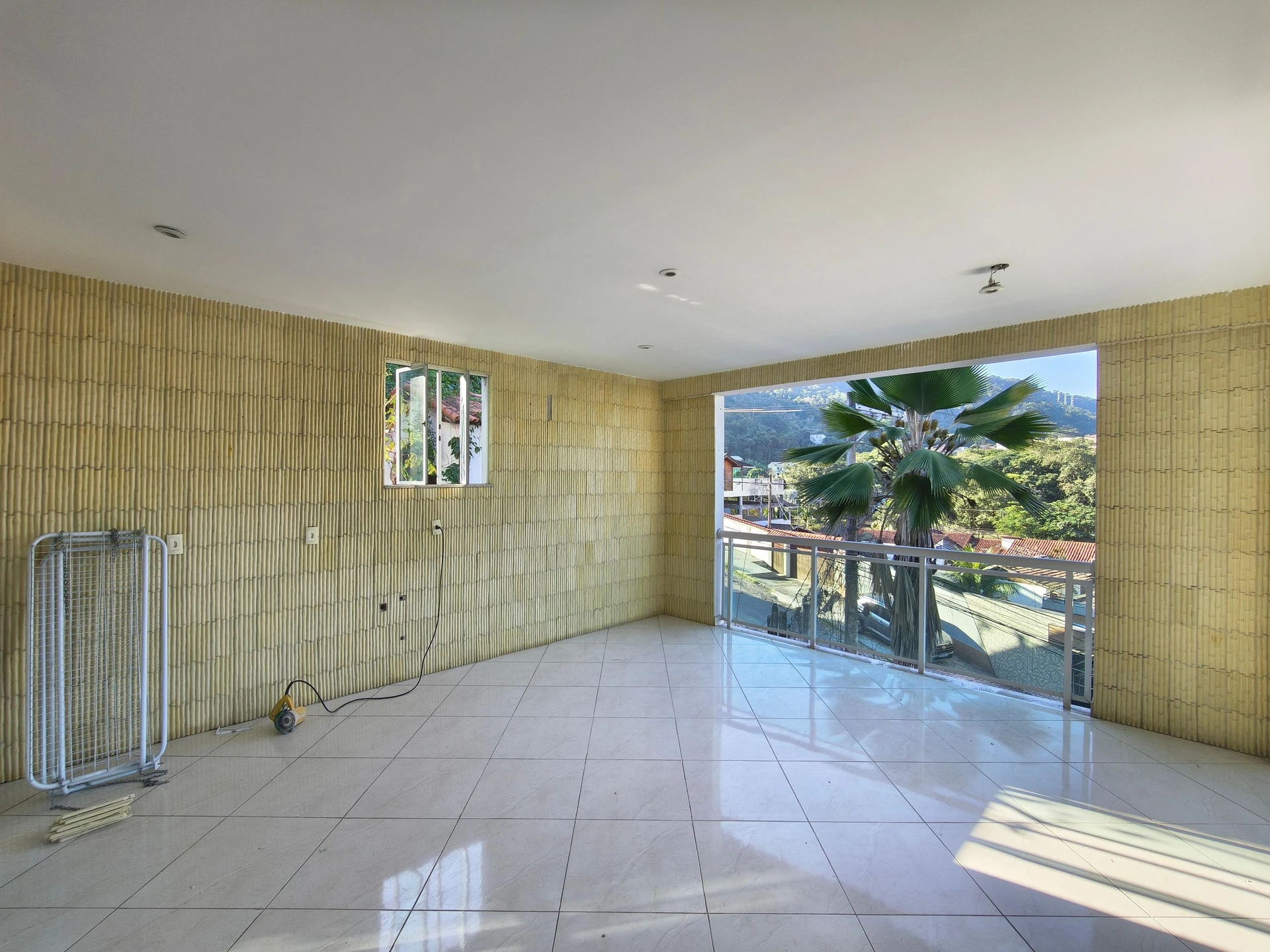 Condo house with 3 bedrooms and a balcony — photo 71