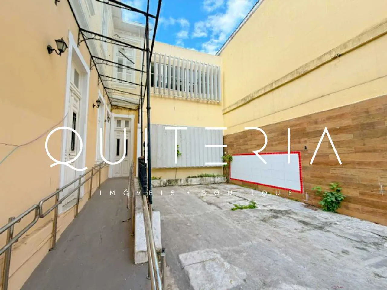House with 5 bedrooms and glass-enclosed showers — photo 14