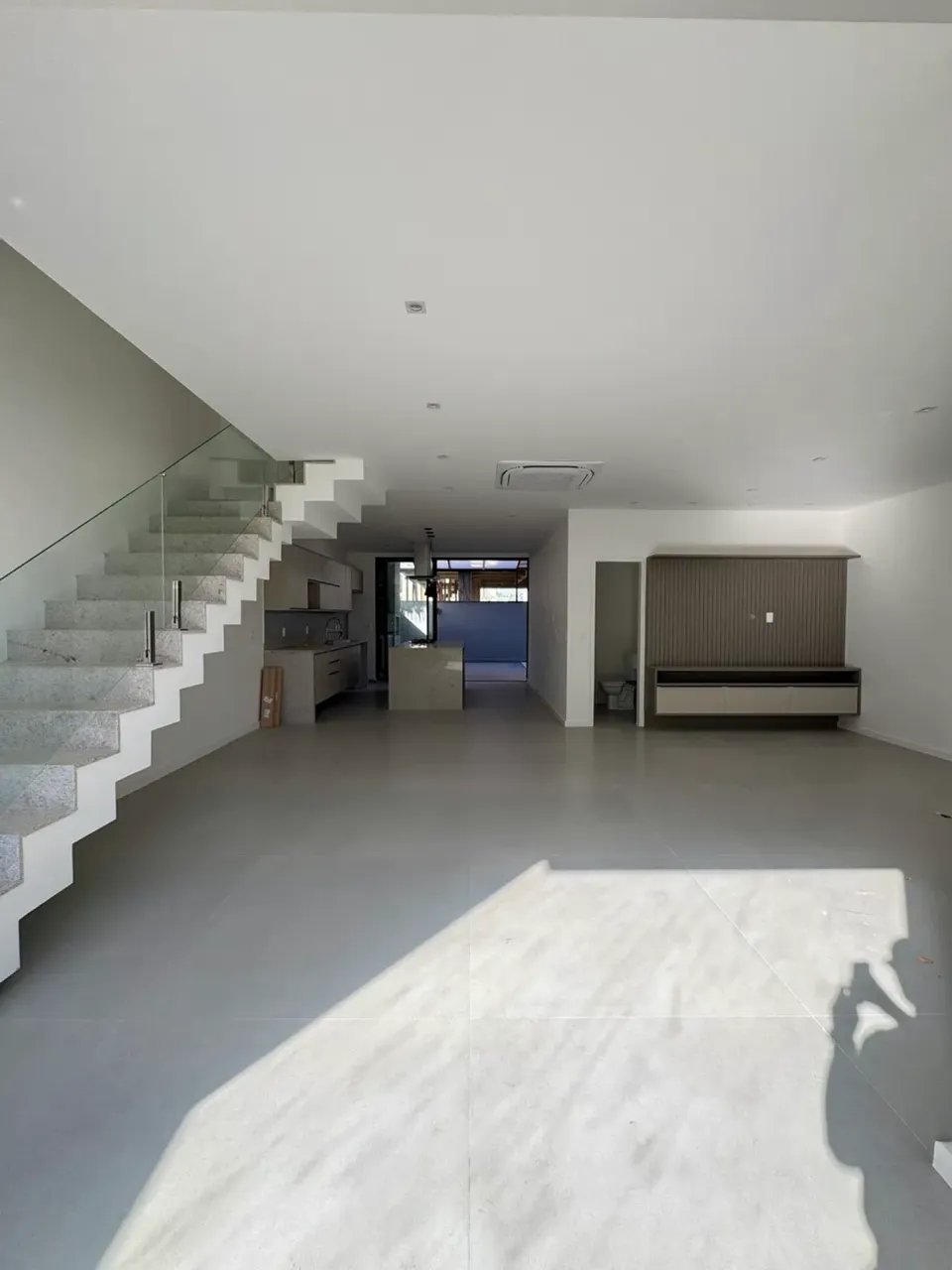 4-bedroom house with open-plan kitchen and 5 bathrooms — photo 7