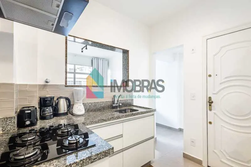 Furnished 2-bedroom apartment with city and water views — photo 2