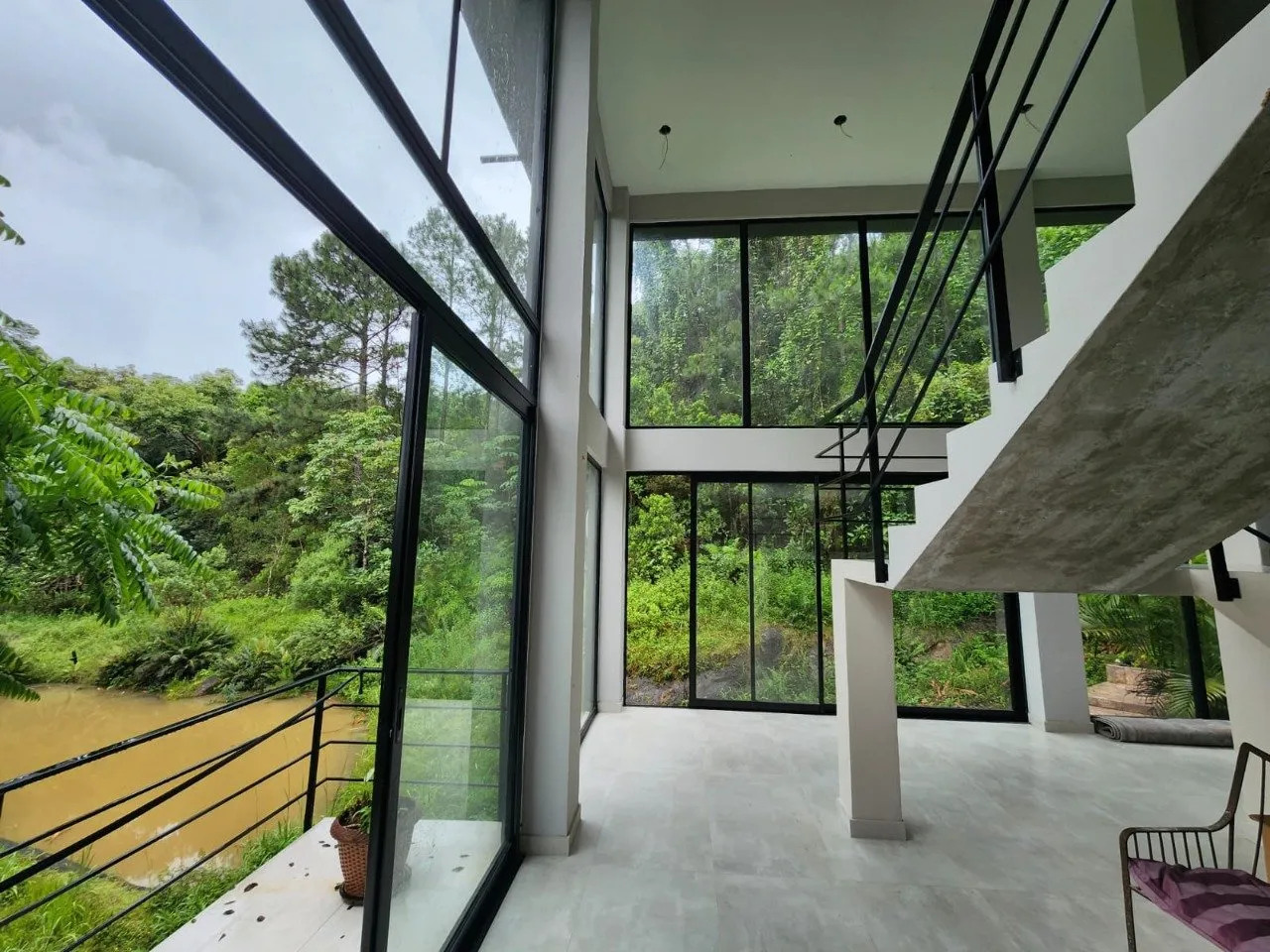 4 en-suite bedroom house with private garden and BBQ