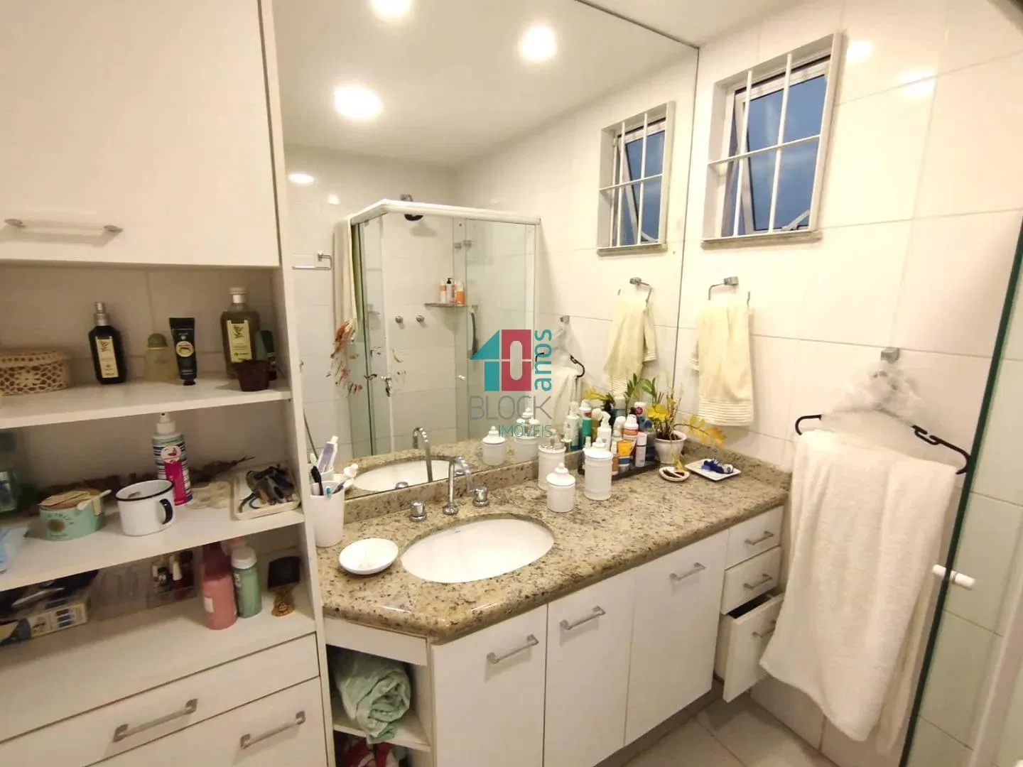 Furnished 361 m² apartment with 4 en-suite bedrooms — photo 17