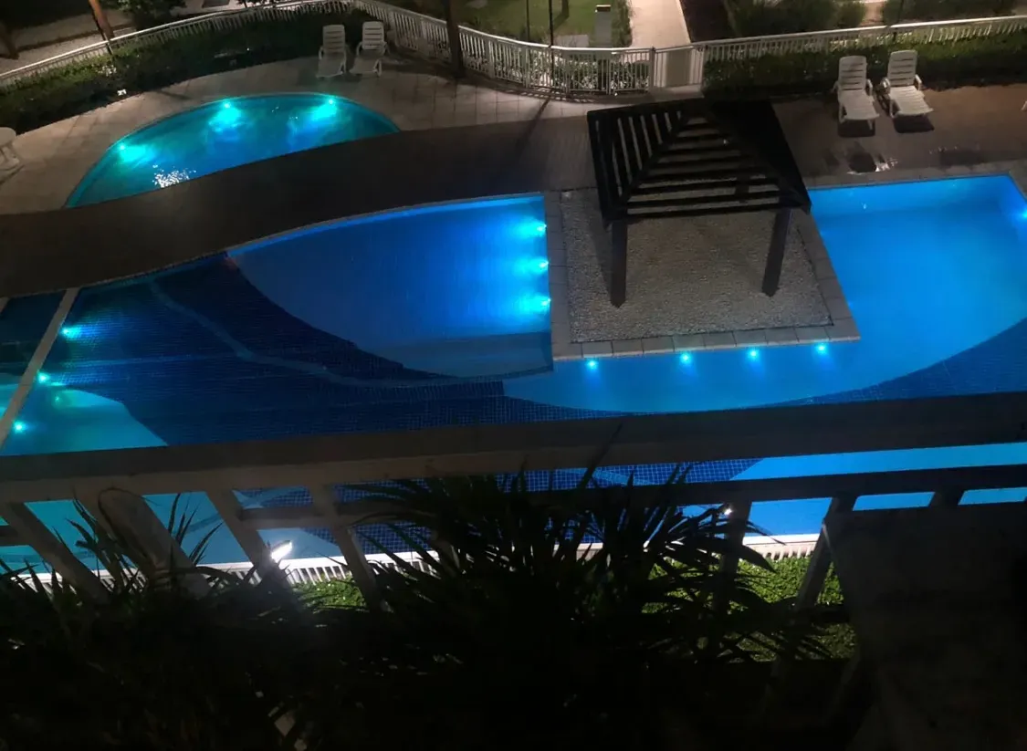 Furnished apartment, 74 m², with a glass-enclosed balcony — photo 25