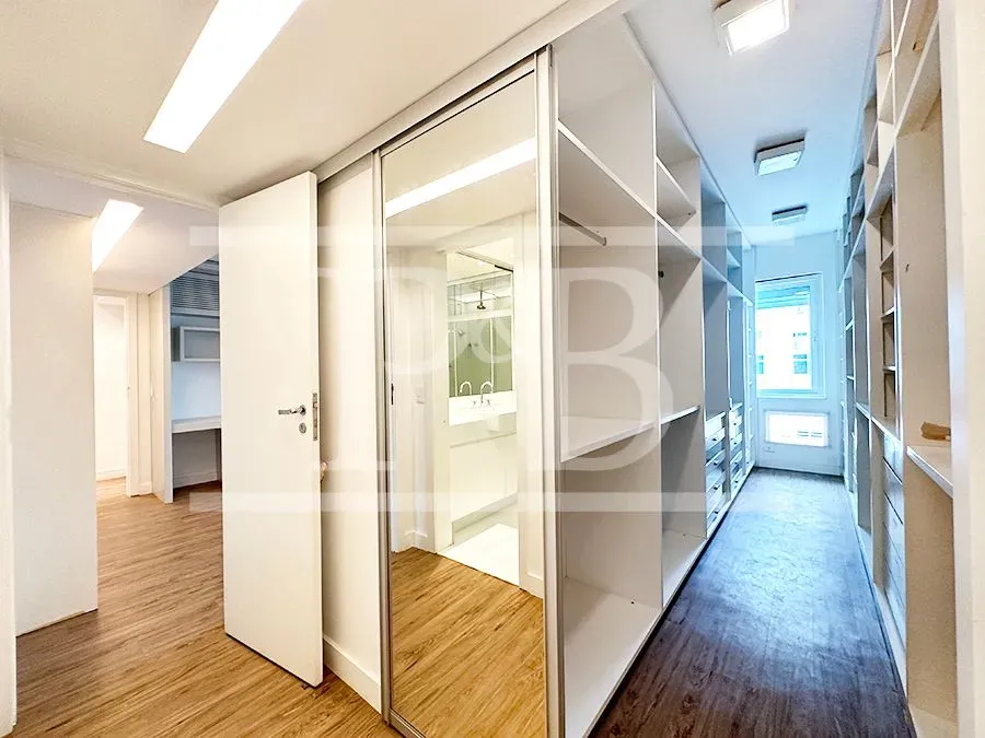 3-bedroom rental apartment with 3 bathrooms and 263 m² — photo 9